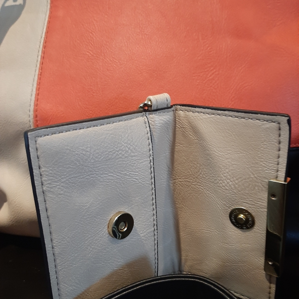 Handbag - Picture 7 of 7